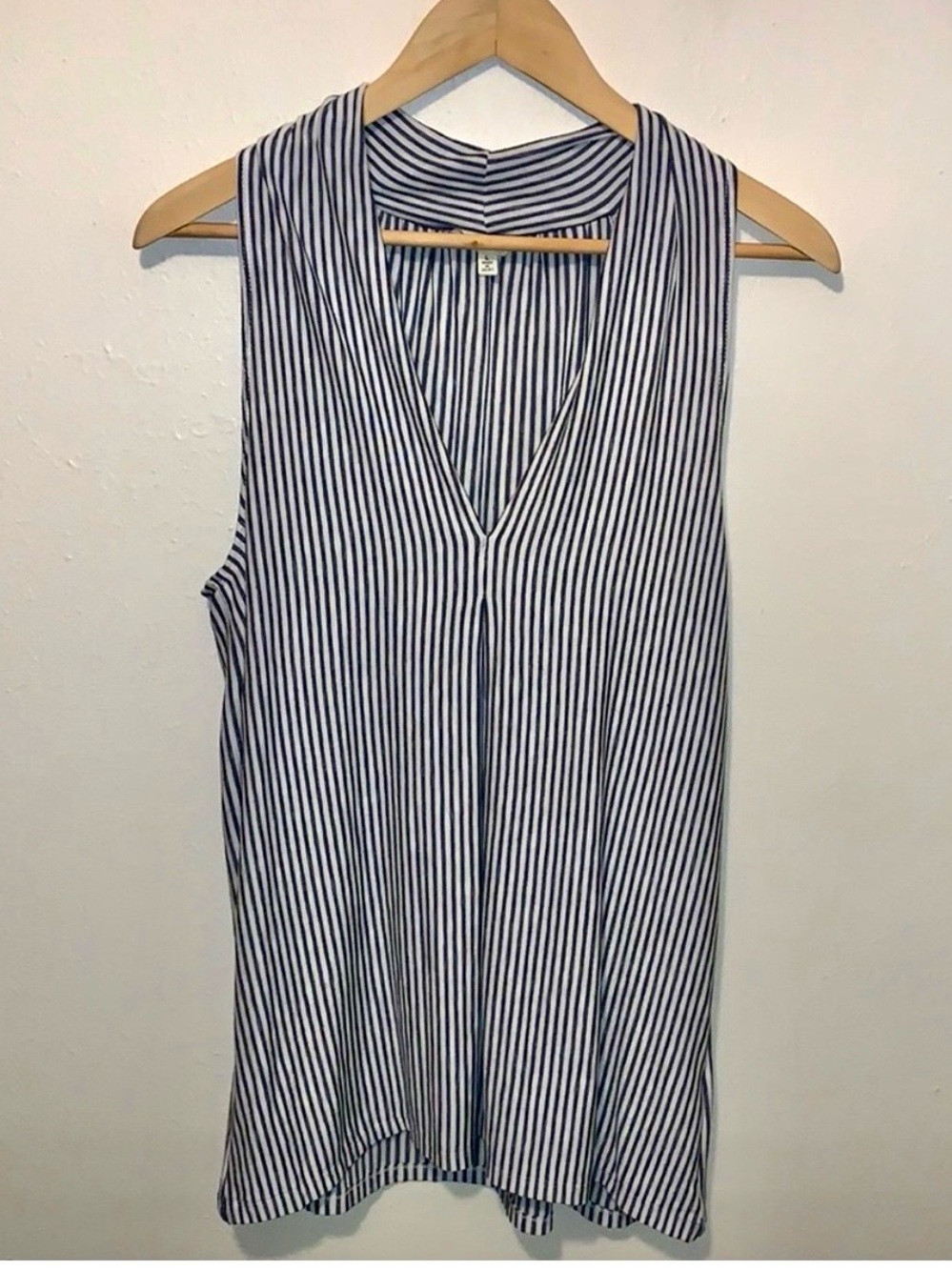 Max Studio Striped Tunic Top Large White Blue Sleeveless V-Neck Blouse Flowy